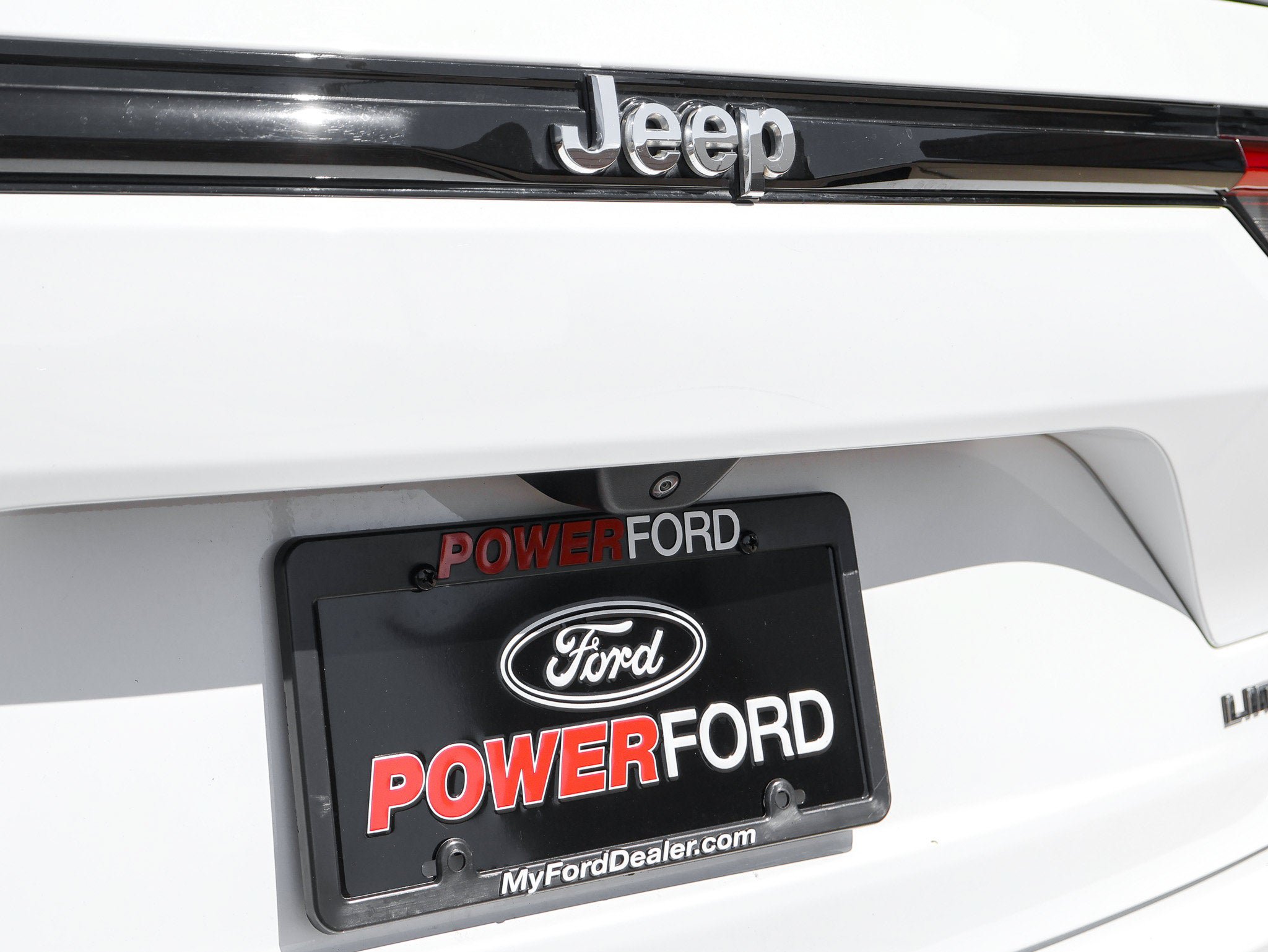 Used 2023 Jeep Grand Cherokee Limited AWD/4WD image 19