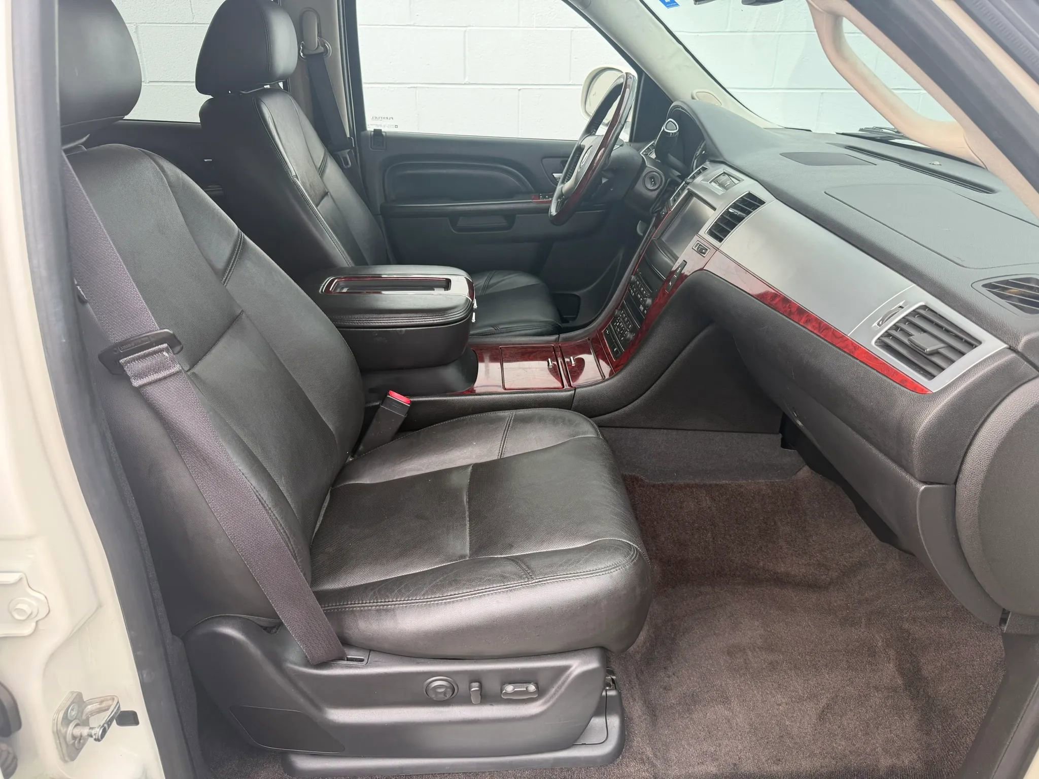 Used 2014 Cadillac Escalade ESV Premium AWD/4WD image 18