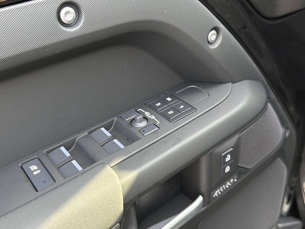 New 2026 Land Rover Defender 110 X-Dynamic SE AWD/4WD image 21