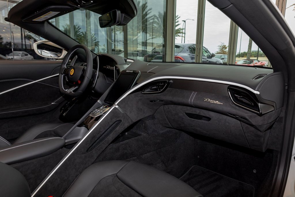 Used 2024 Ferrari Roma Spider image 31