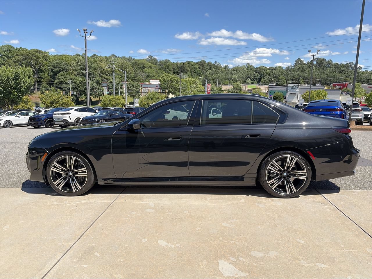 Used 2025 BMW i7 eDrive50 w/ Executive Package RWD image 5