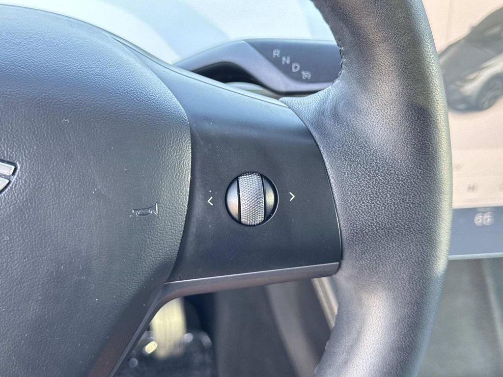 Used 2021 Tesla Model Y Long Range image 10