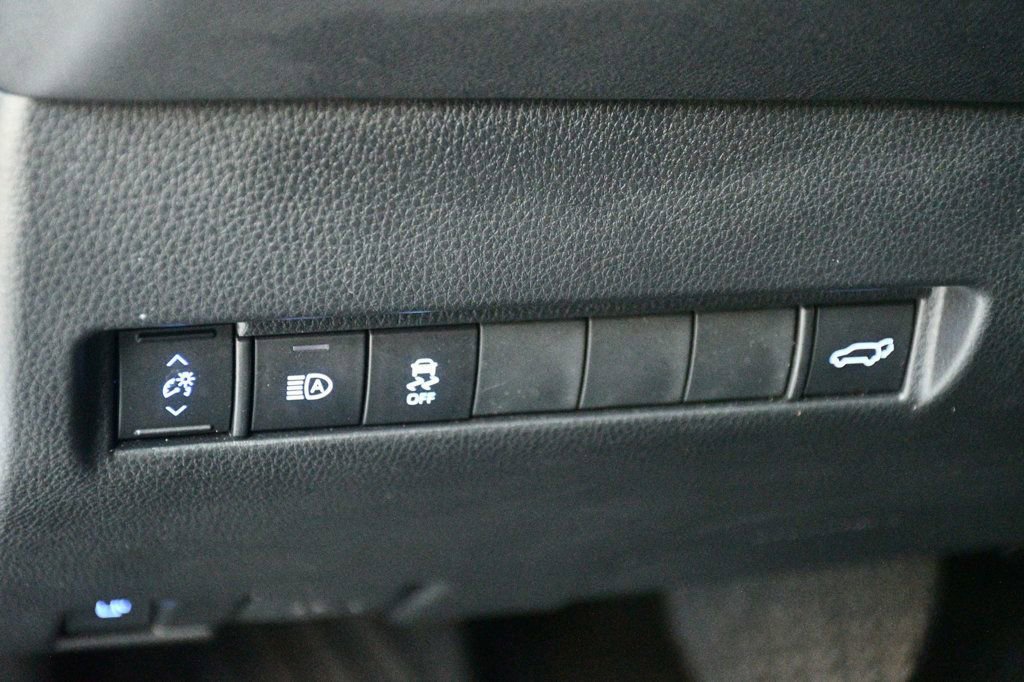 Used 2022 Toyota Venza XLE image 72