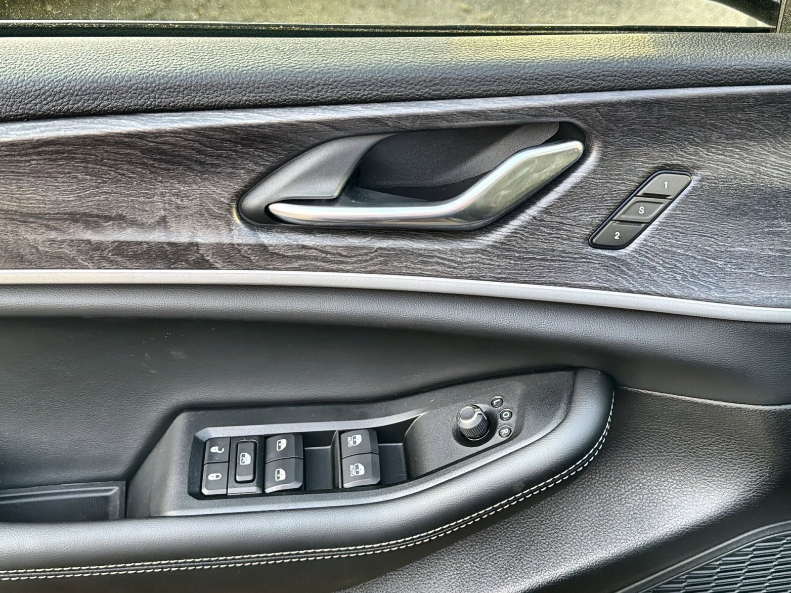 New 2025 Jeep Grand Cherokee Limited w/ Luxury Tech Group II image 15