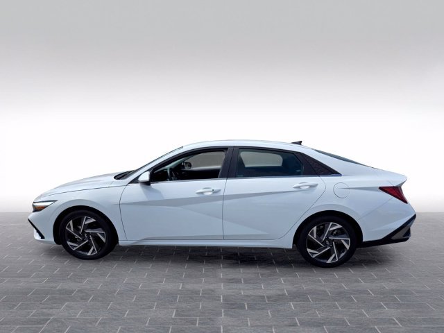 Used 2025 Hyundai Elantra SEL FWD image 4