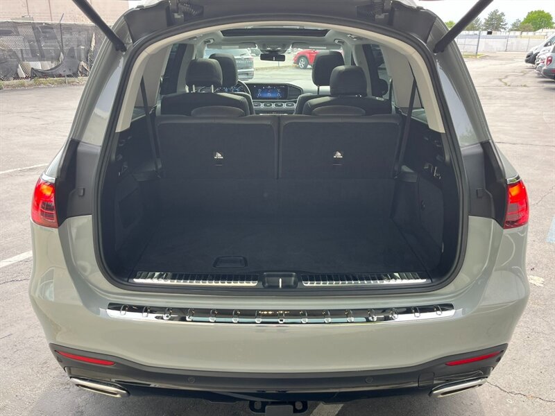 Used 2024 Mercedes-Benz GLS 580 4MATIC image 7