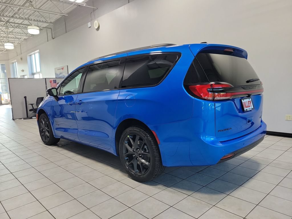 New 2027 Chrysler Pacifica Select AWD/4WD image 6