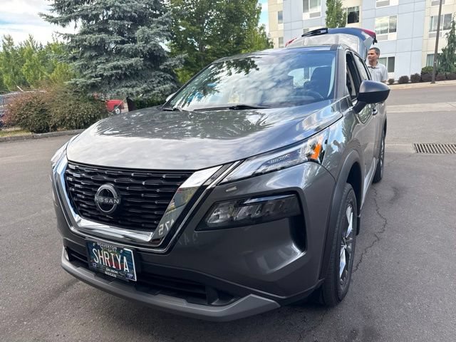 Used 2023 Nissan Rogue S AWD/4WD image 2