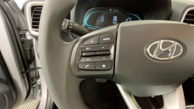 Used 2025 Hyundai Venue SE FWD image 20