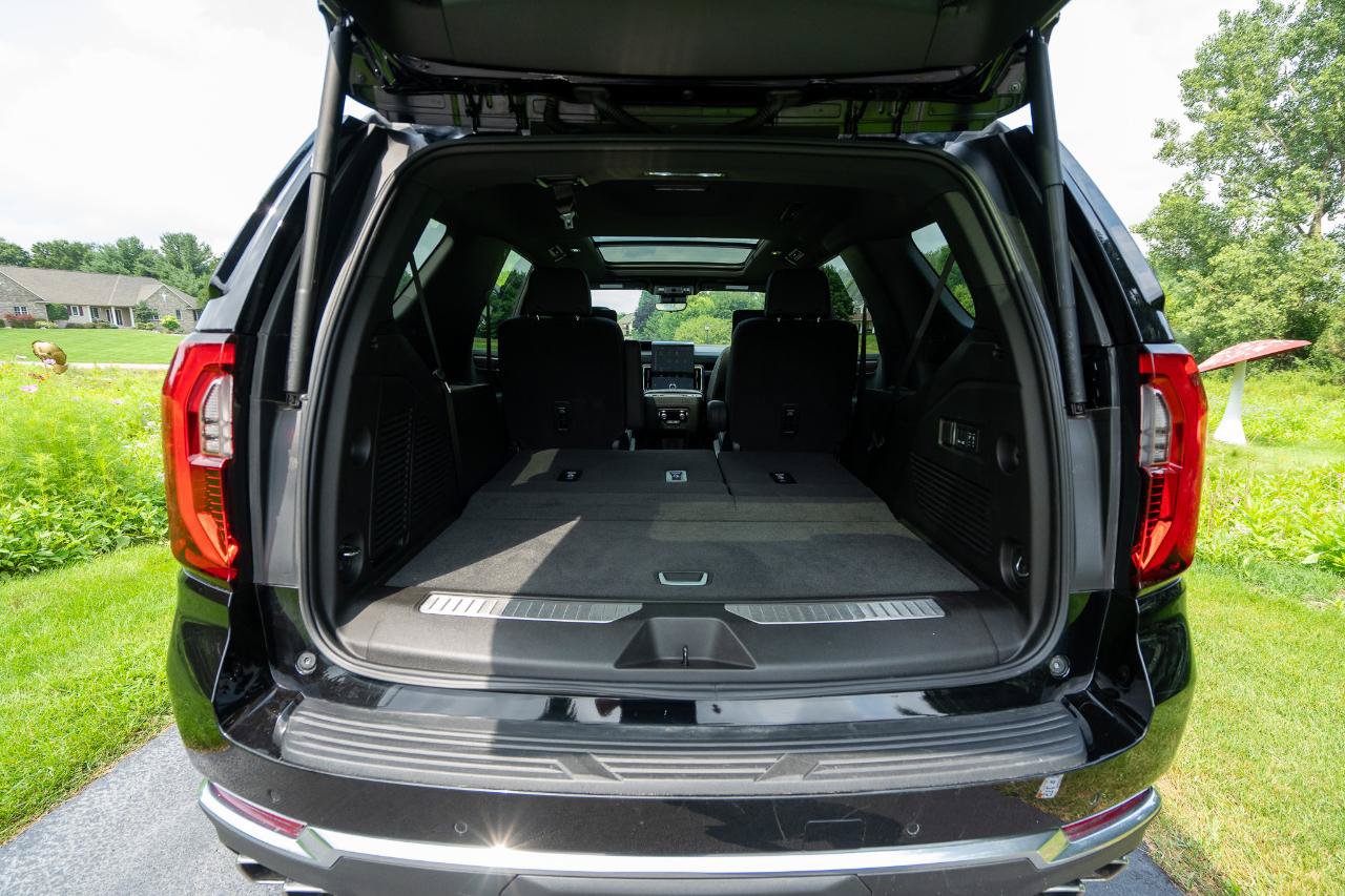 Used 2025 GMC Yukon Denali w/ Denali Reserve Package AWD/4WD image 41