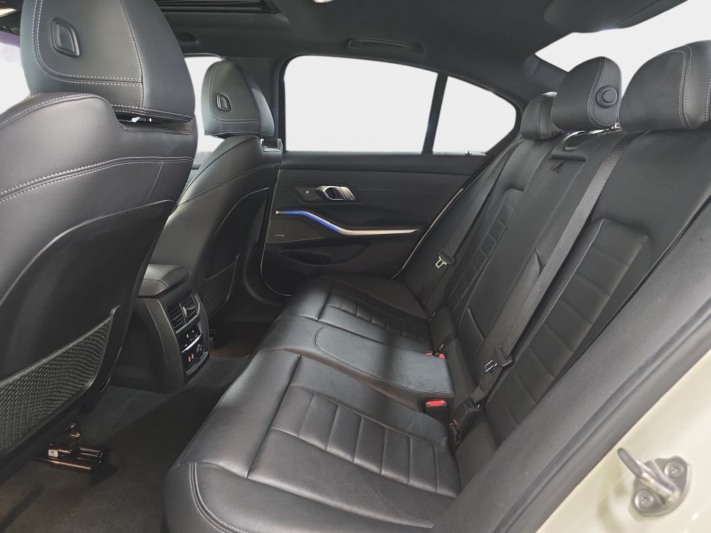 Certified 2020 BMW 330i Sedan w/ M Sport Package RWD image 14