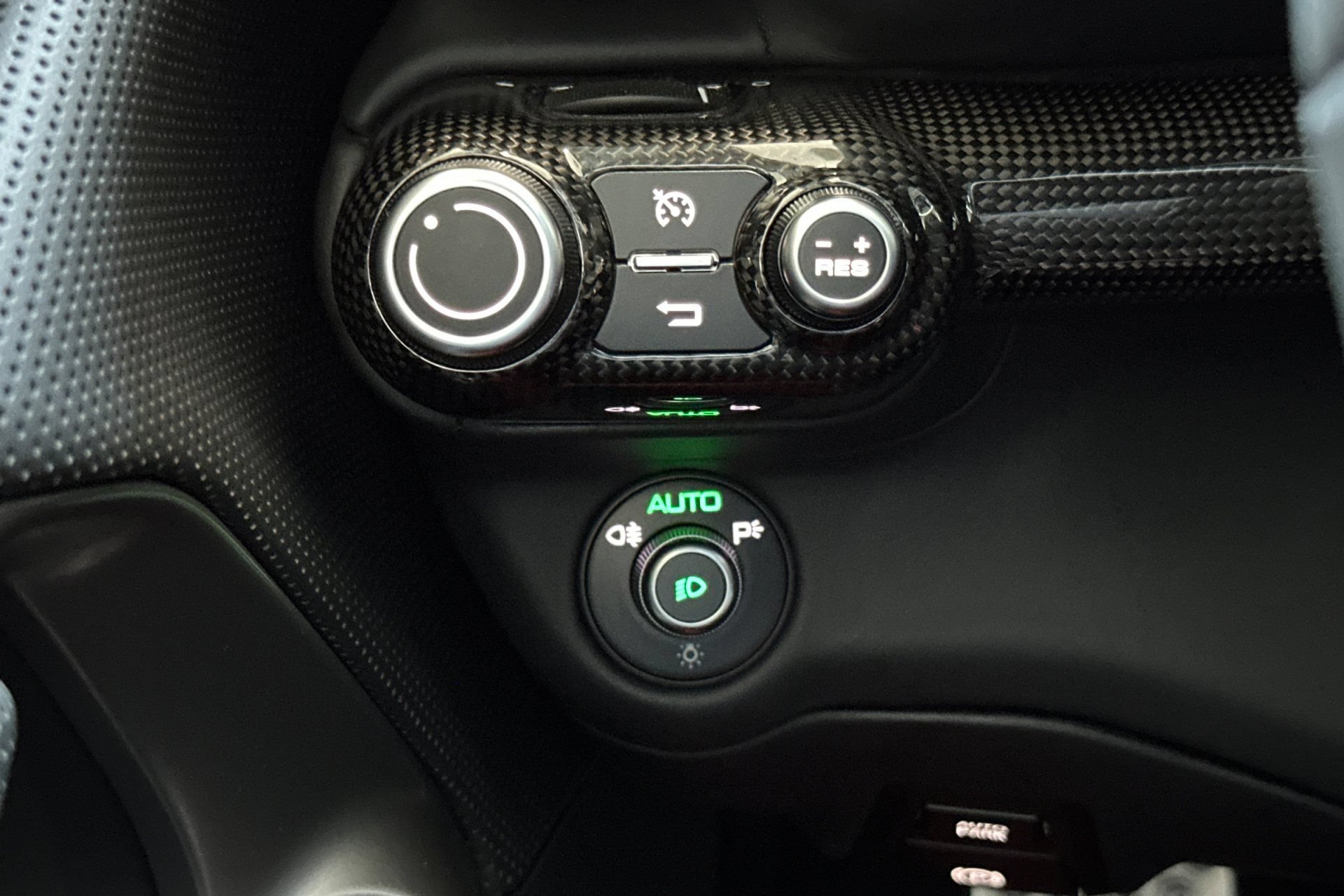Used 2018 Ferrari 812 Superfast RWD image 33
