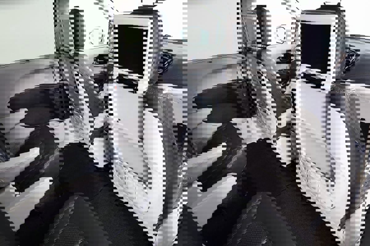 Used 2019 Chrysler Pacifica Limited w/ Tire & Wheel Group image 41