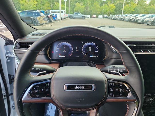 Used 2025 Jeep Grand Cherokee L Summit w/ Obsidian Package AWD/4WD image 24