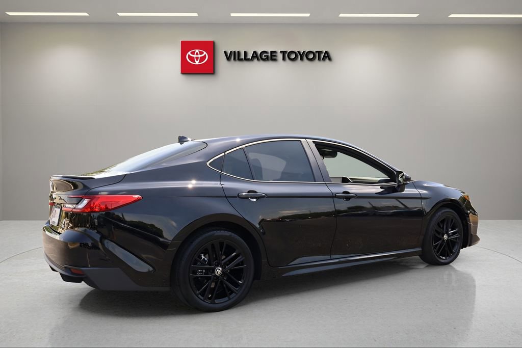 Used 2026 Toyota Camry SE FWD image 5