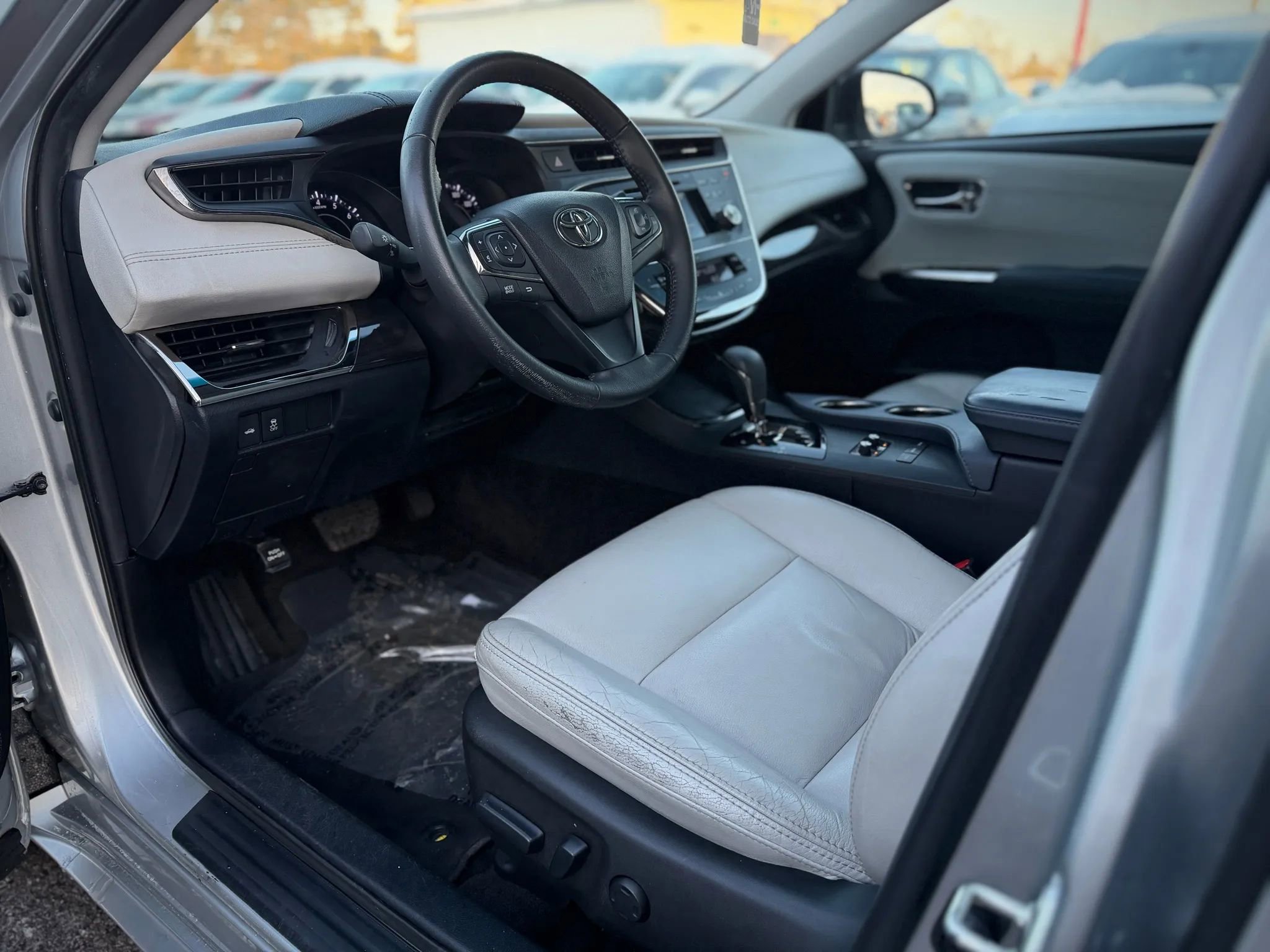 Used 2015 Toyota Avalon XLE image 2