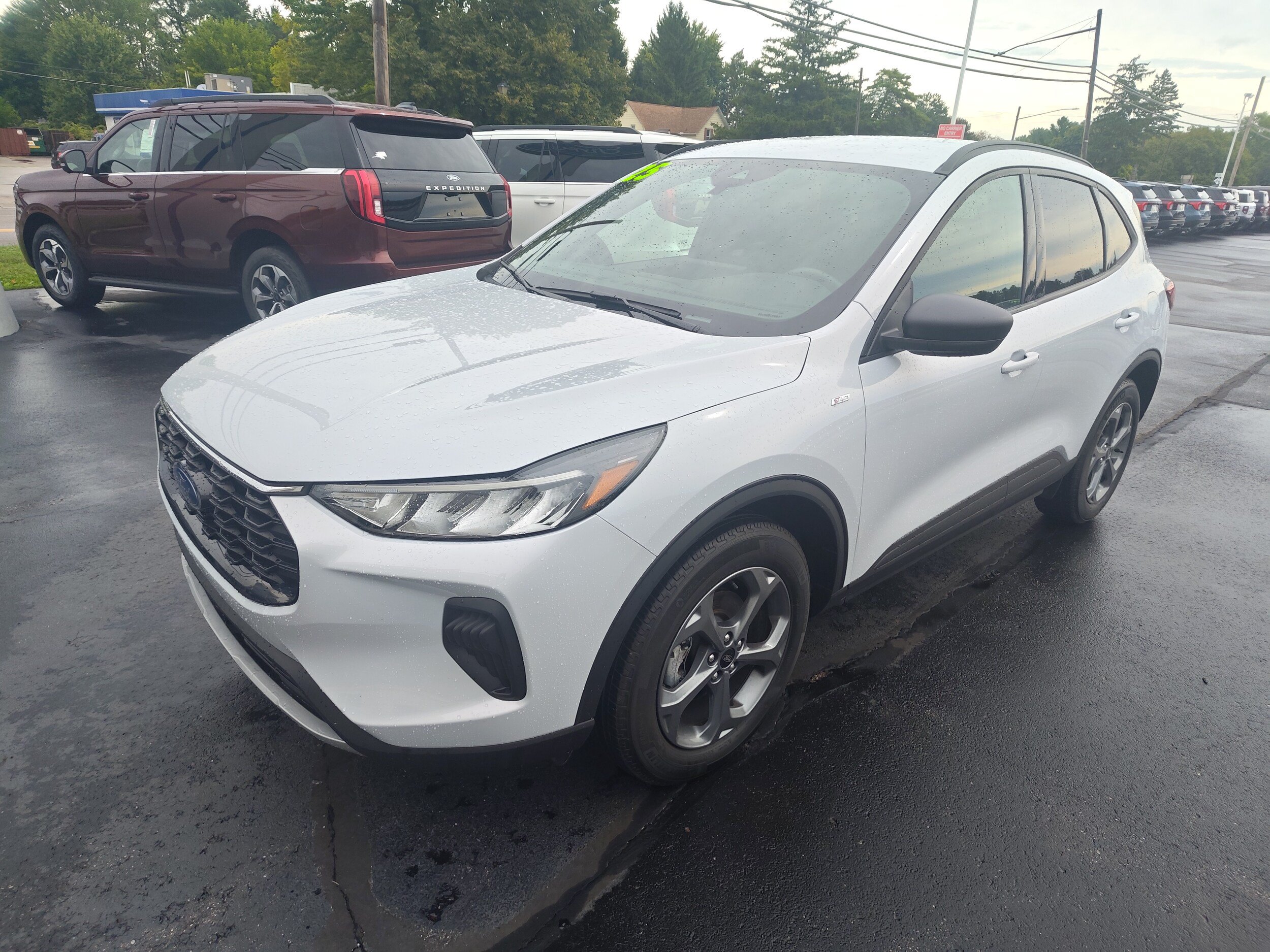 Used 2025 Ford Escape ST-Line w/ Tech Pack #1 AWD/4WD image 2