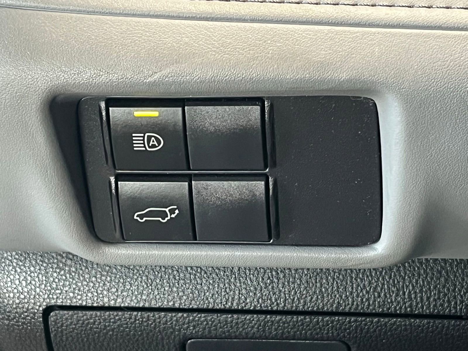 Used 2022 Toyota Highlander XLE AWD/4WD image 36