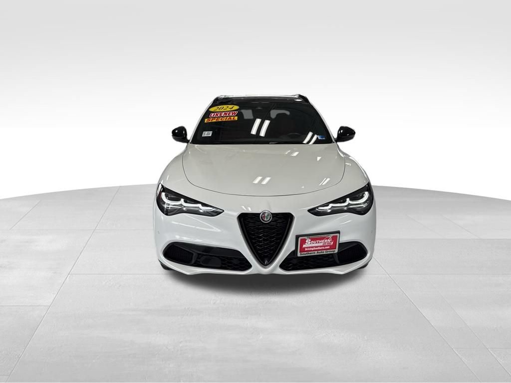 Used 2024 Alfa Romeo Stelvio Veloce AWD/4WD image 9