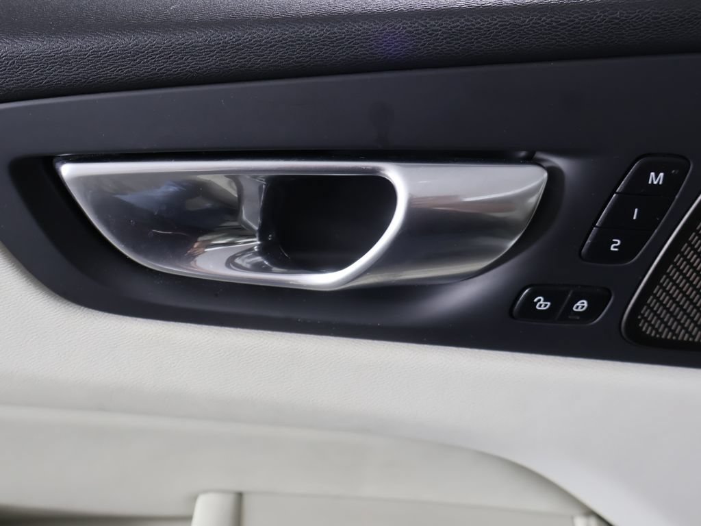 Used 2023 Volvo XC60 B5 Plus w/ Protection Package Premier AWD/4WD image 35