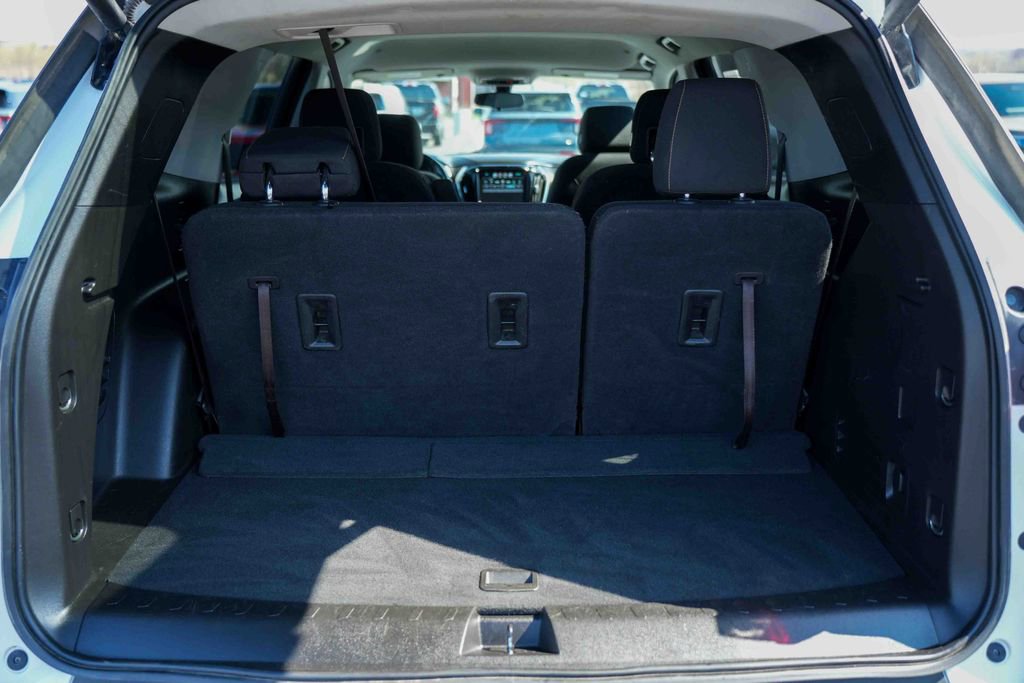 Used 2018 Chevrolet Traverse LT image 11
