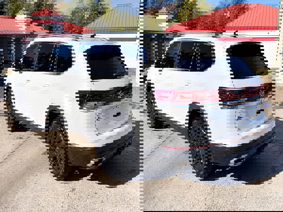 Used 2024 Volkswagen Atlas SEL image 5