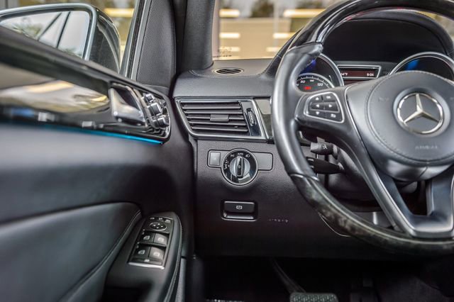 Used 2017 Mercedes-Benz GLS 450 4MATIC image 32