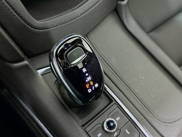 New 2025 Cadillac XT6 Luxury AWD/4WD image 13