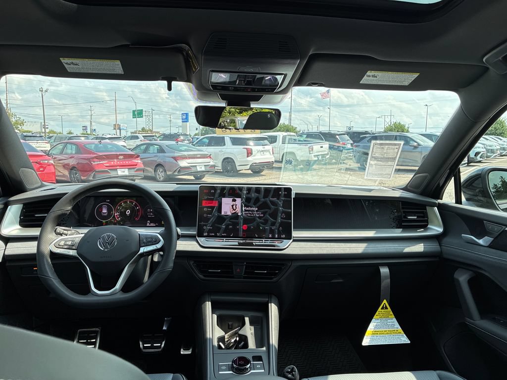 New 2026 Volkswagen Tiguan SE R-Line AWD/4WD image 18