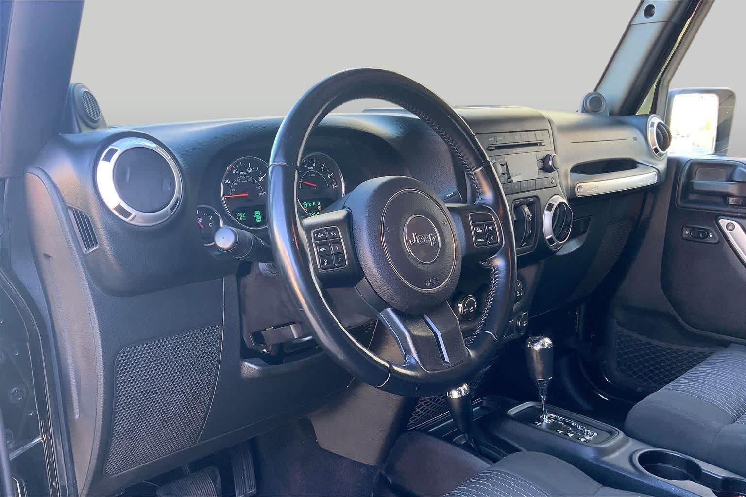 Used 2012 Jeep Wrangler Unlimited Sahara w/ Connectivity Group AWD/4WD image 17