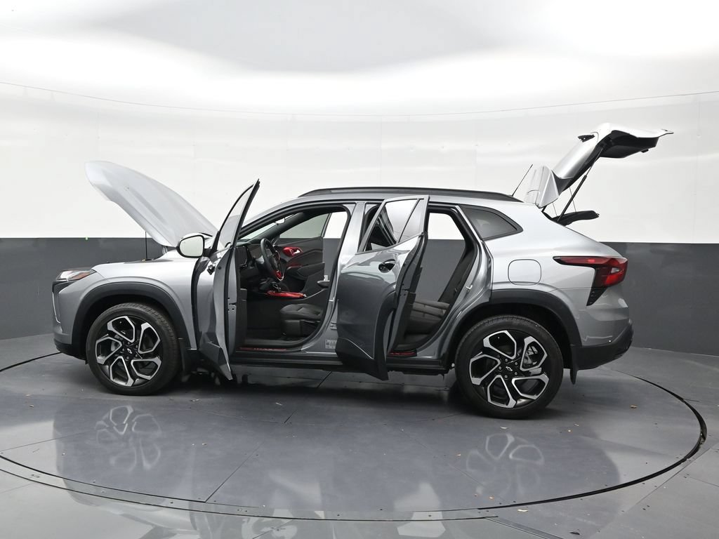 Used 2024 Chevrolet Trax RS w/ Driver Confidence Package FWD image 30