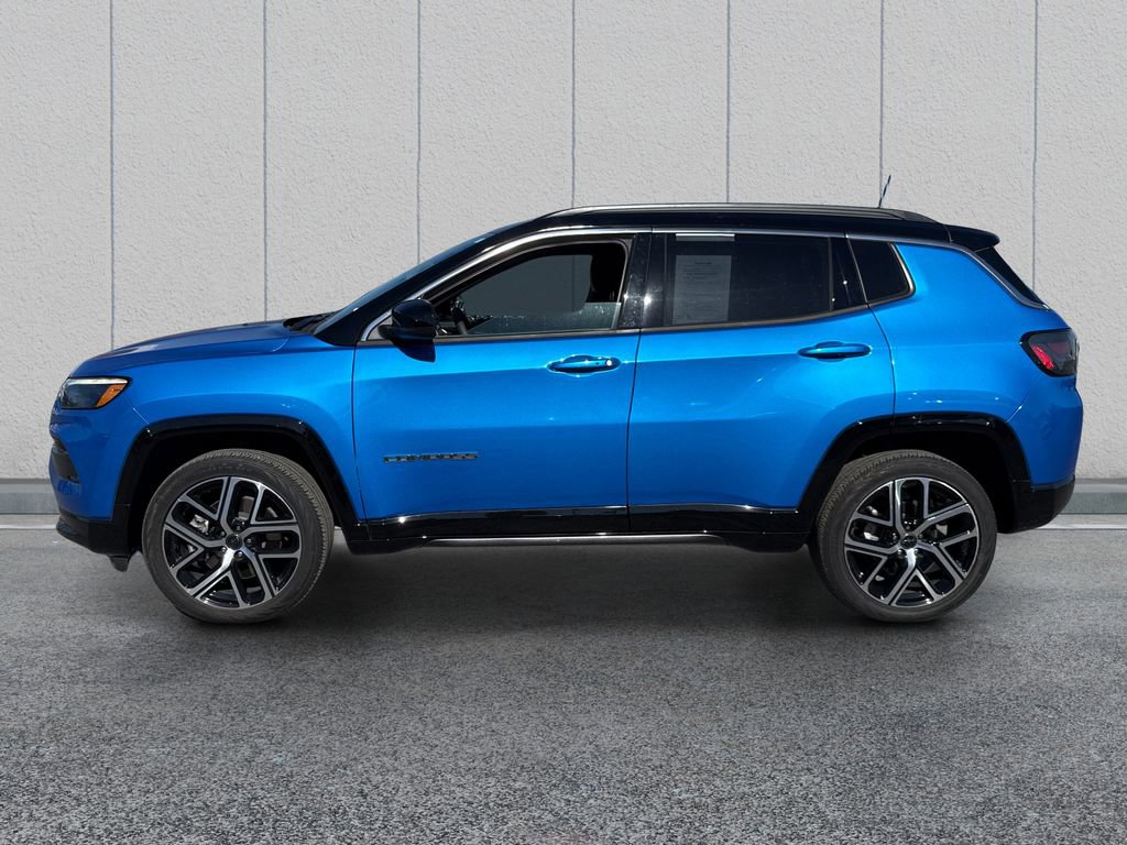 Used 2025 Jeep Compass Limited w/ Elite Group AWD/4WD image 4