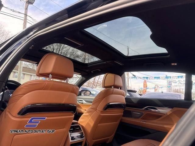 Used 2022 BMW 750i xDrive w/ Executive Package AWD/4WD image 34