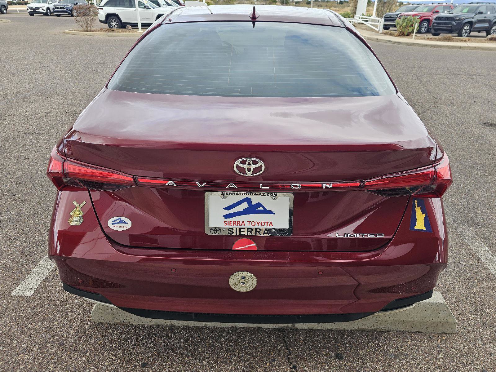 Used 2022 Toyota Avalon Limited image 4