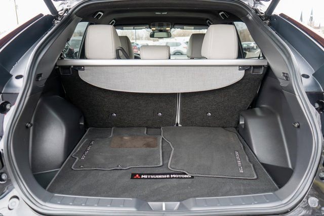 Used 2025 Mitsubishi Eclipse Cross Black Edition image 11