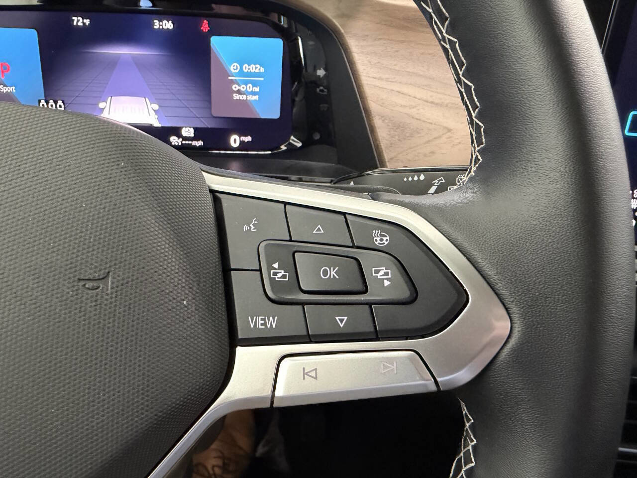 Used 2025 Volkswagen Atlas SE image 24