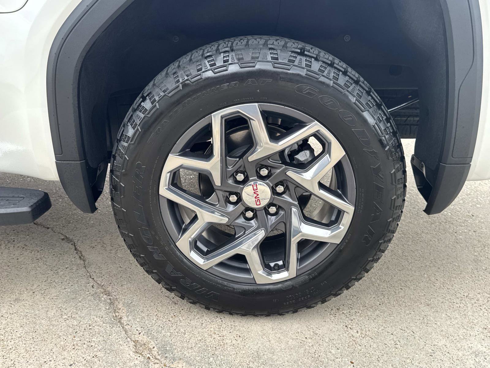 Used 2025 GMC Sierra 1500 SLT w/ SLT Premium Package image 4