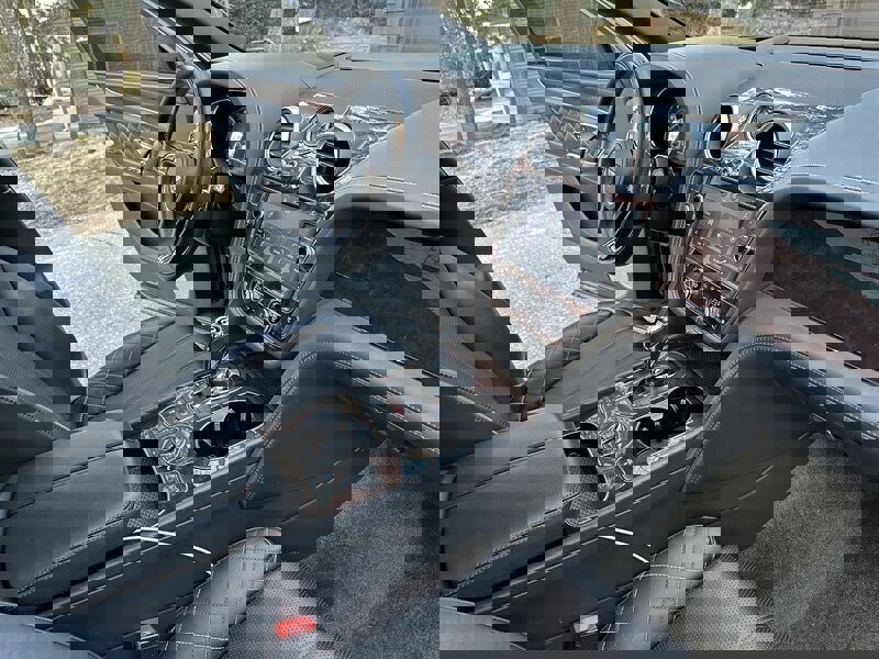 Used 2017 Bentley Bentayga image 21