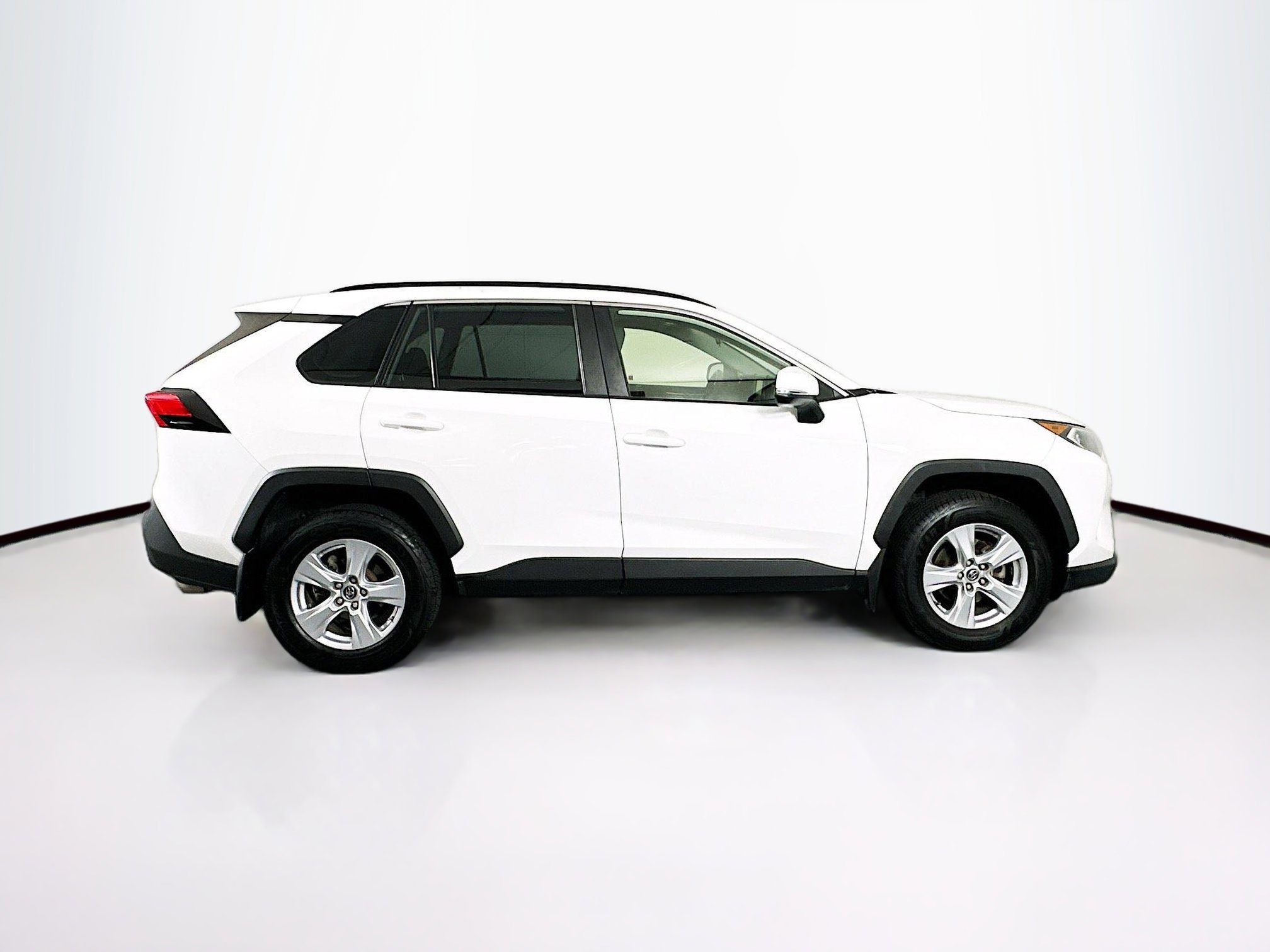 Used 2019 Toyota RAV4 XLE FWD image 10
