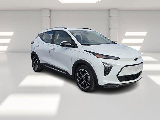 Used 2023 Chevrolet Bolt EUV Premier w/ Sun & Sound Package FWD image 7