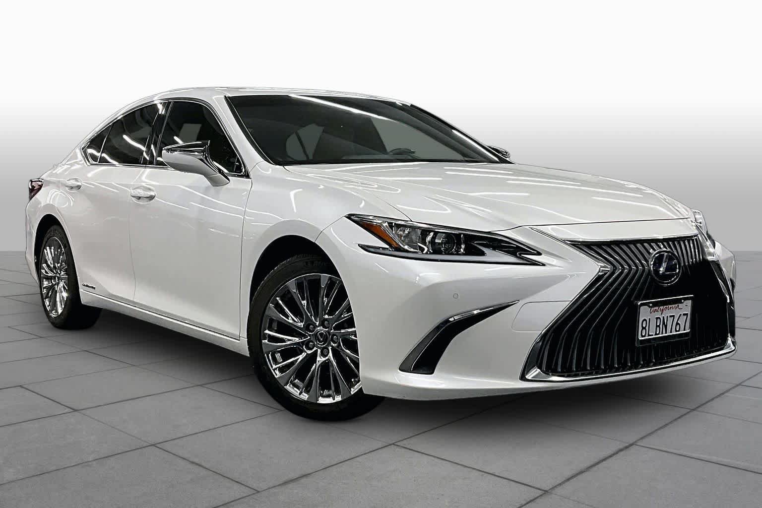 Used 2019 Lexus ES 300h w/ Premium Package FWD image 2