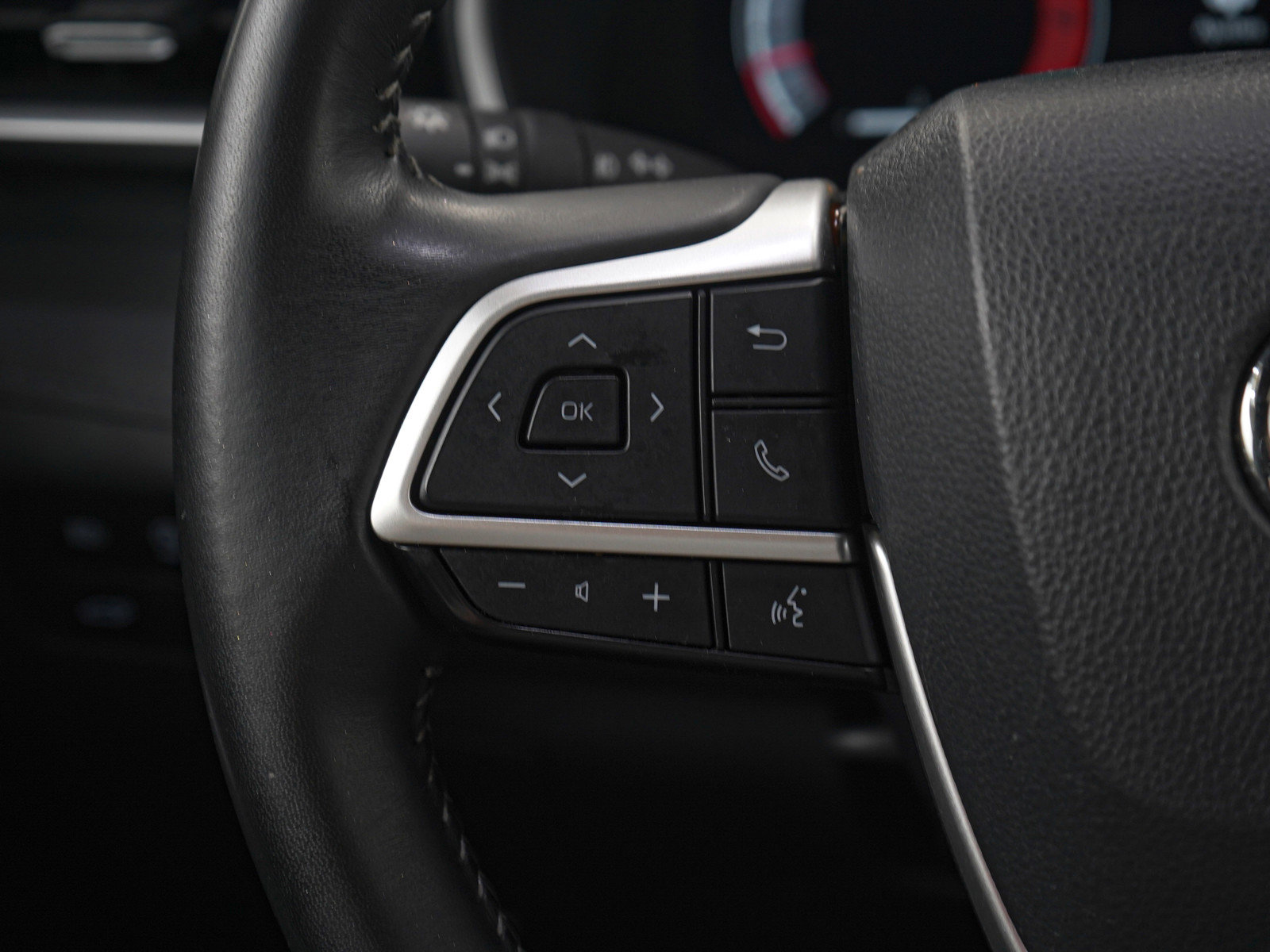 Used 2025 Toyota Highlander XSE AWD/4WD image 27