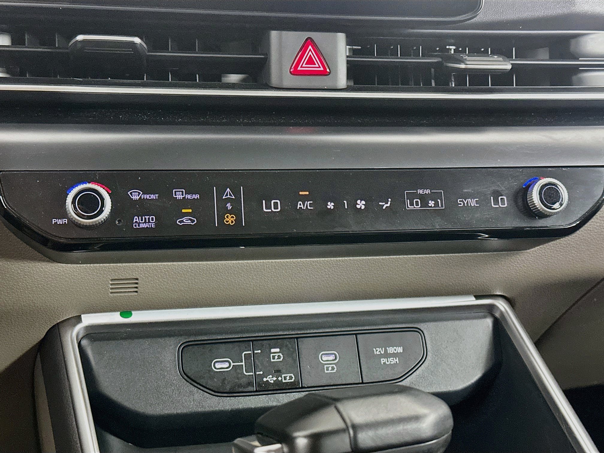 Used 2026 Kia Carnival FWD image 24