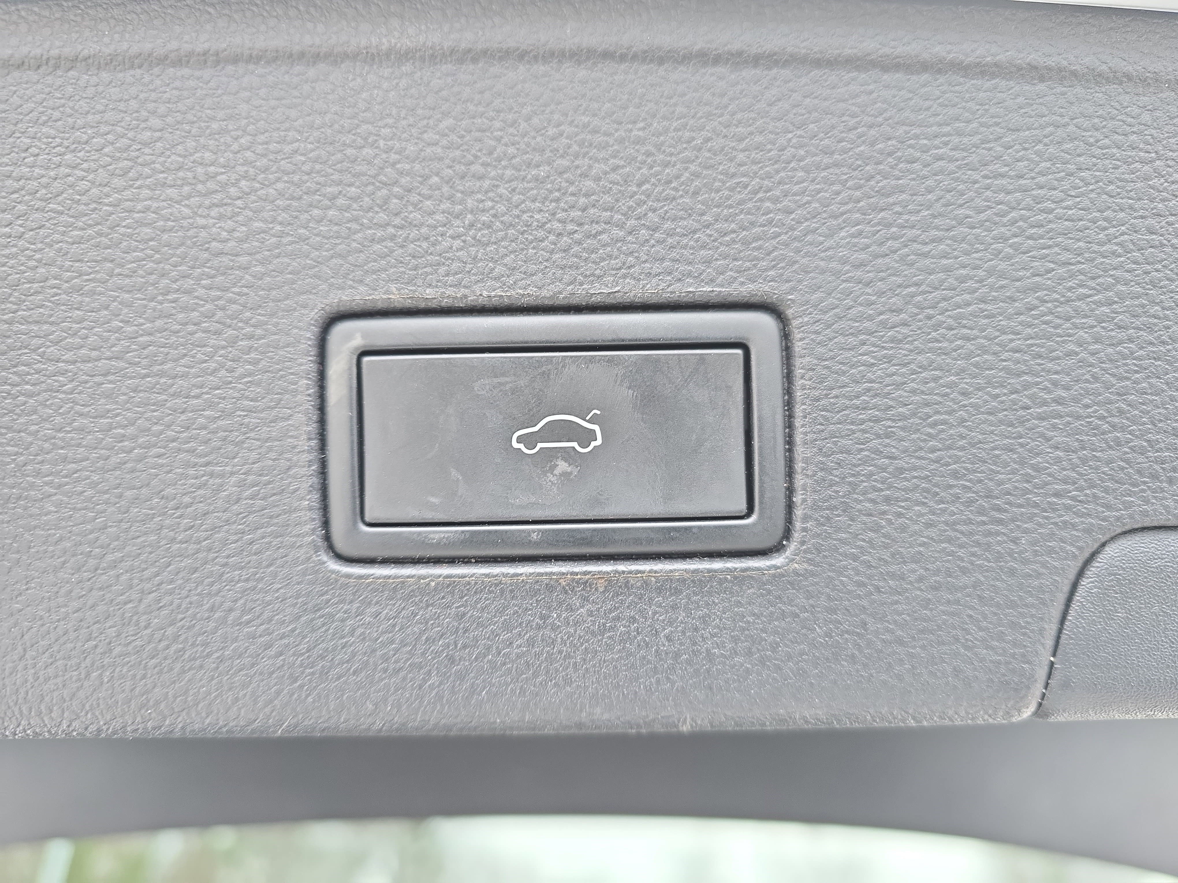 Used 2022 Volkswagen Atlas Cross Sport SEL Premium R-Line image 13