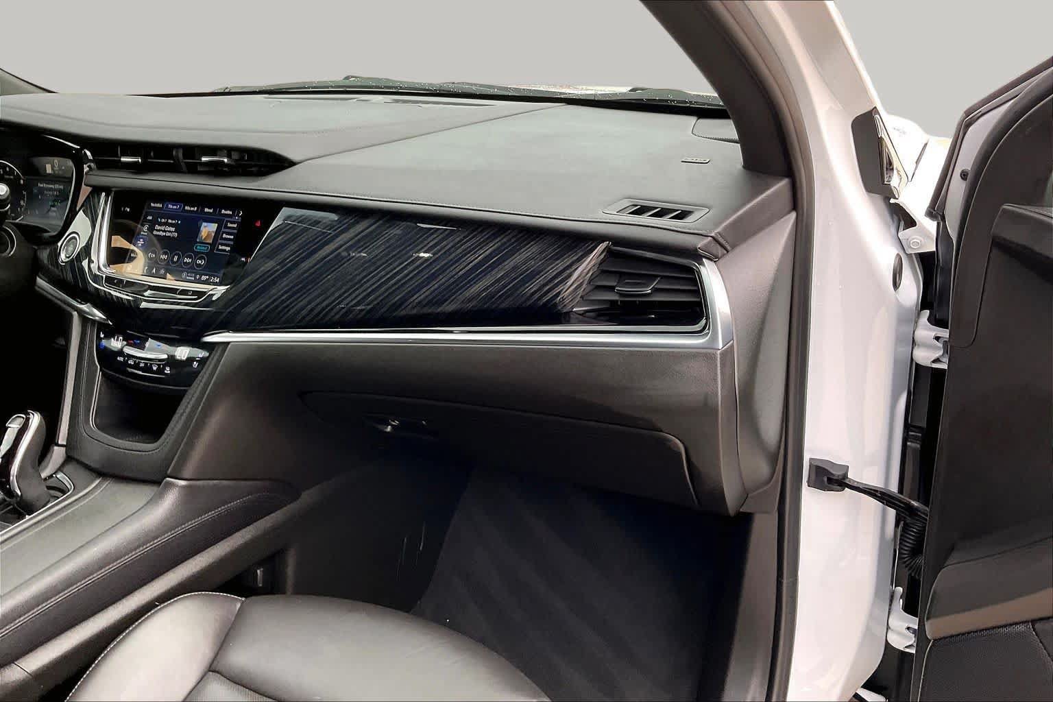 Certified 2025 Cadillac XT6 Premium Luxury FWD image 19