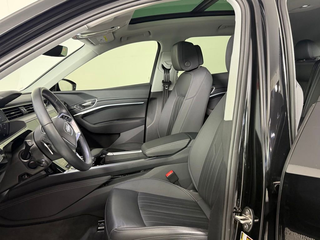 Used 2024 Audi Q8 e-tron Premium image 21