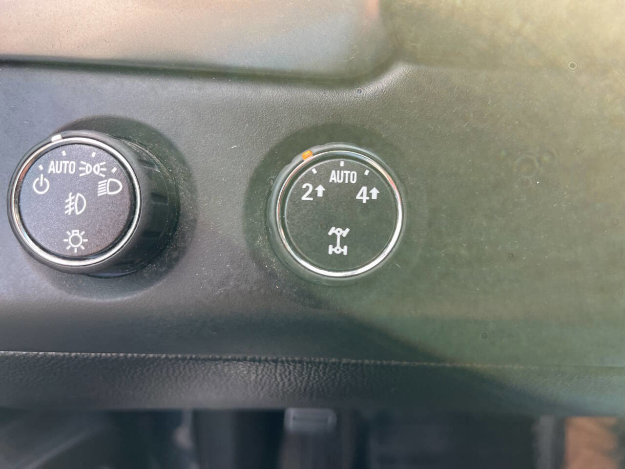 Used 2015 Chevrolet Suburban LT image 31