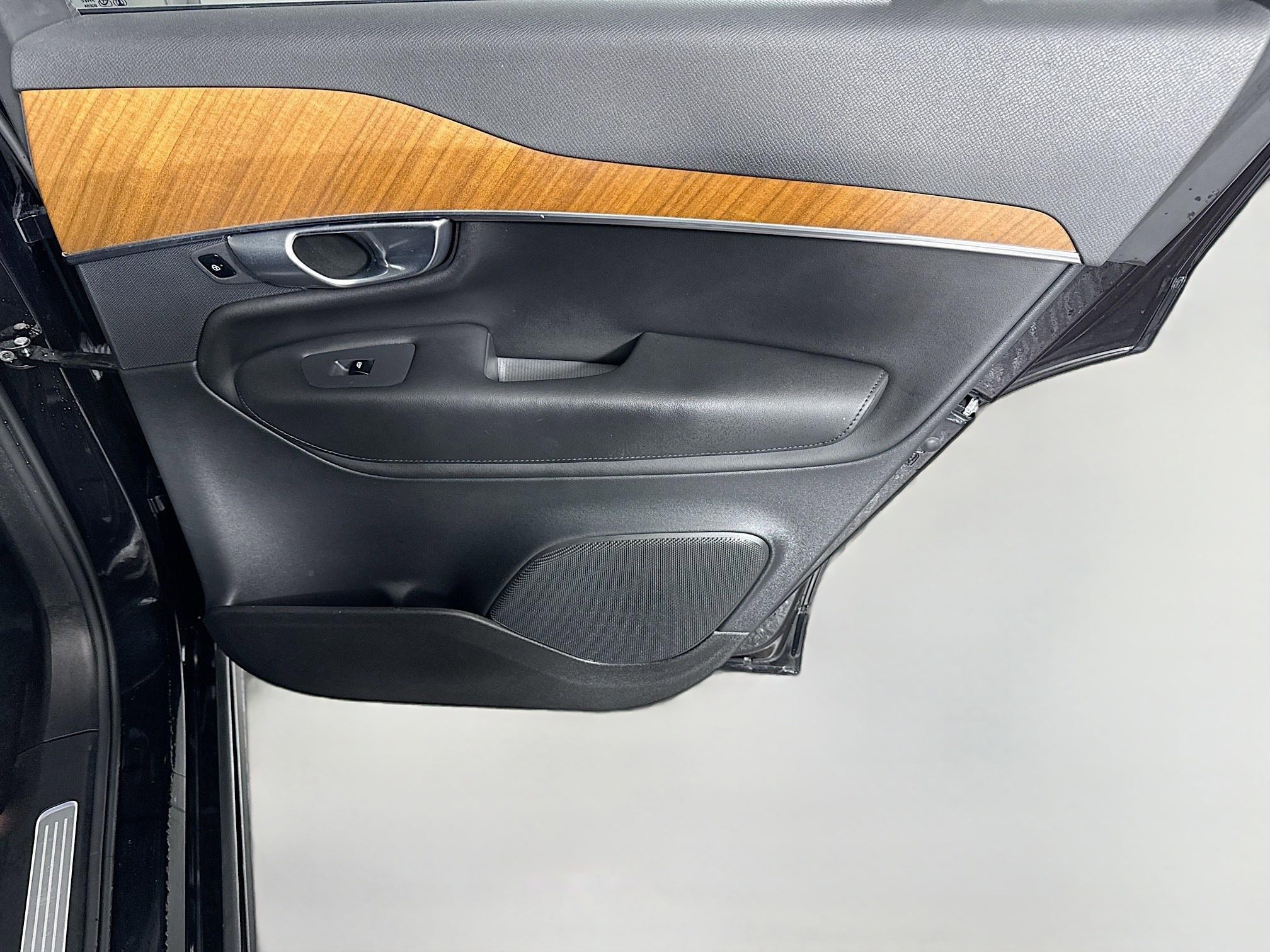 Used 2024 Volvo XC90 B5 Plus image 28