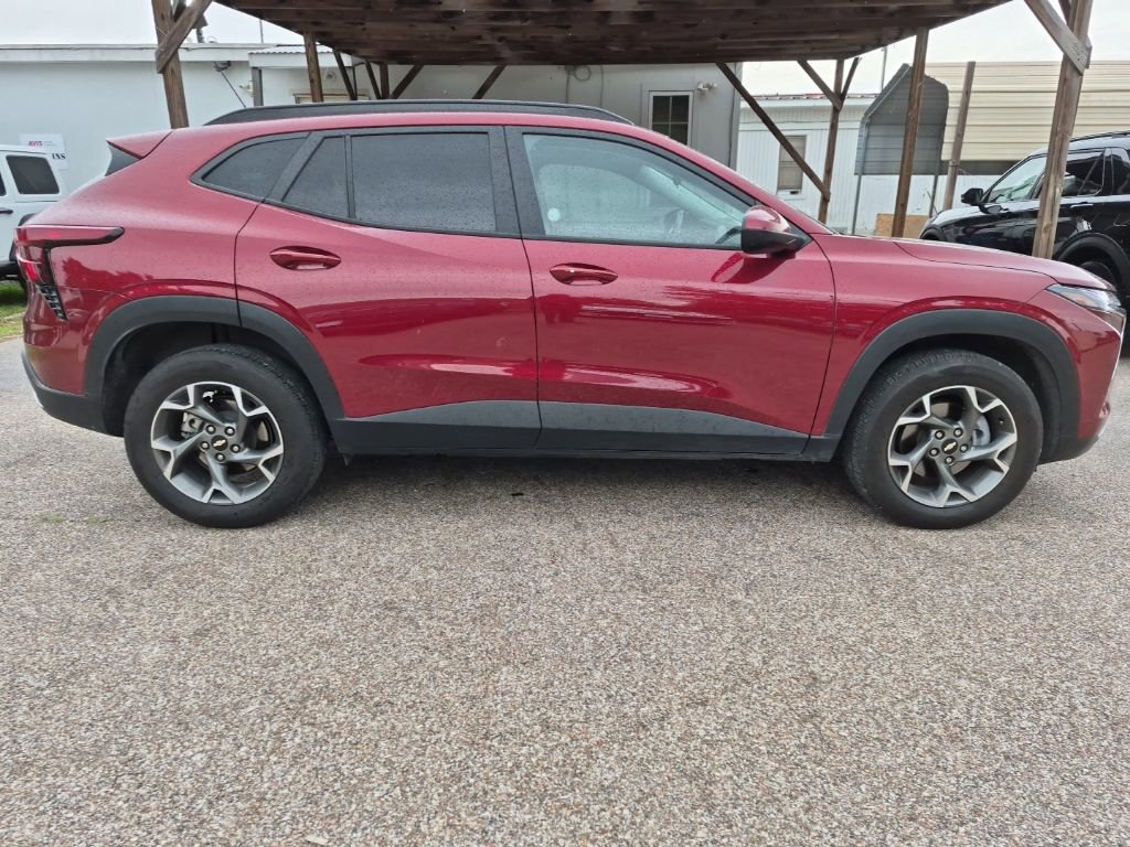 Used 2025 Chevrolet Trax LT w/ LT Convenience Package FWD image 5