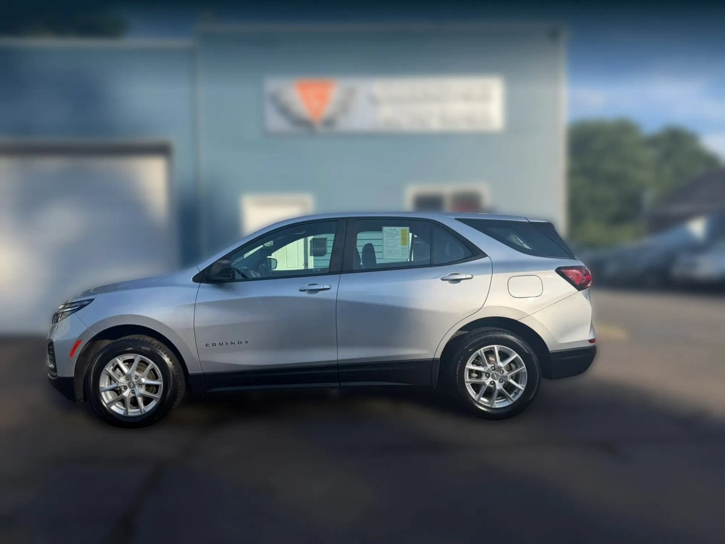 Used 2022 Chevrolet Equinox LS AWD/4WD image 3